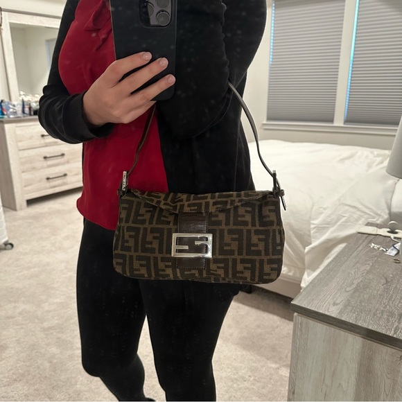 ✨SOLD ✨ FENDI Zucca Baguette Shoulder fold over Bag - Picture 12 of 13